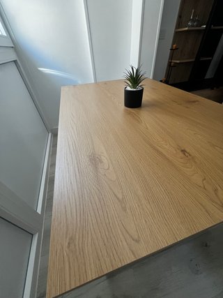 Mesa de comedor moderna madera y metal