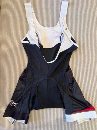 Chaqueta Btwin Naranja/Negra, camisetas y culote