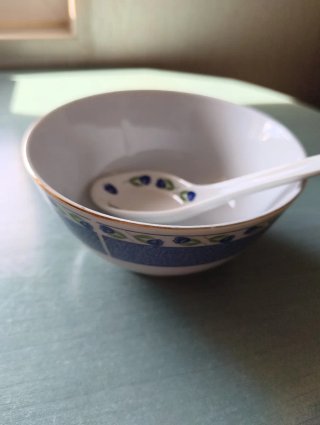 Cuenco y cuchara oriental porcelana.