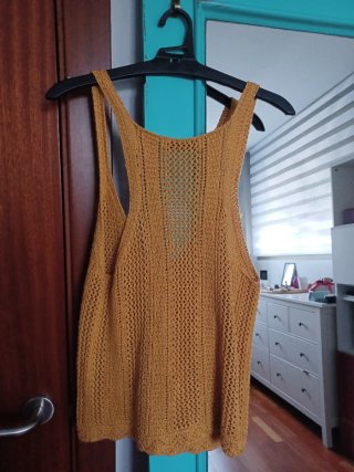 Top Stradivarius amarillo talla única