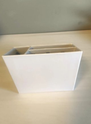 Organizador de escritorio rayas blanco y negro.