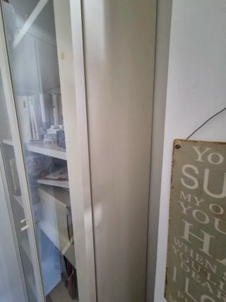 Estantería IKEA BILLY con puertas de cristal