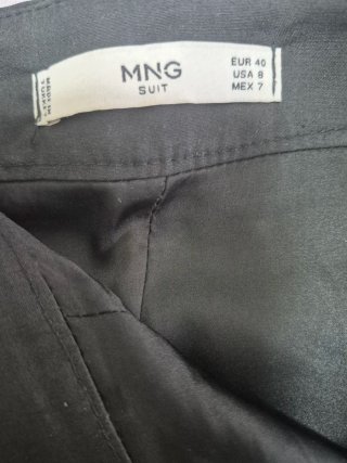 Pantalón estampado floral negro Mango sin usos