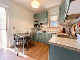 Cucina componibile legno e vetro