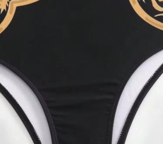 Costume da bagno, pantaloni e pareo stampati