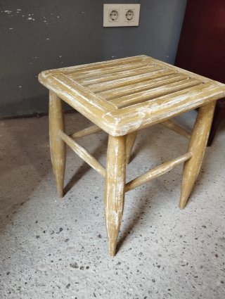 Banqueta de madera rústica