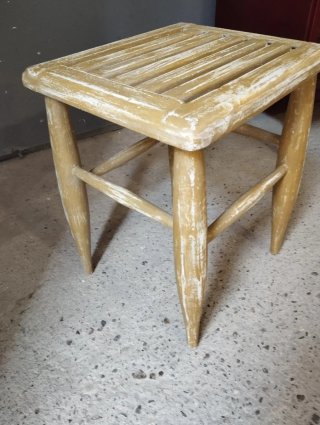 Banqueta de madera rústica