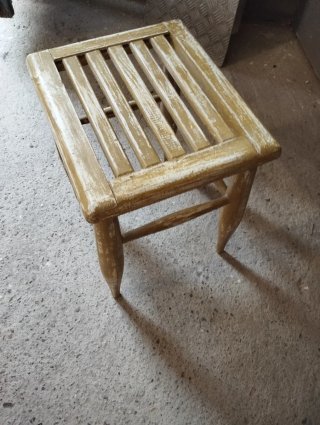 Banqueta de madera rústica