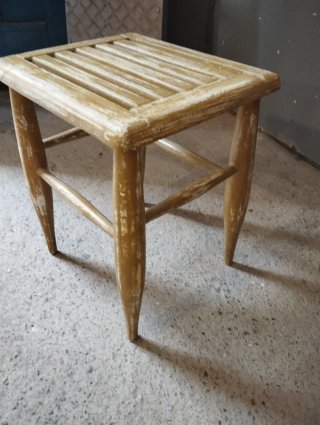 Banqueta de madera rústica