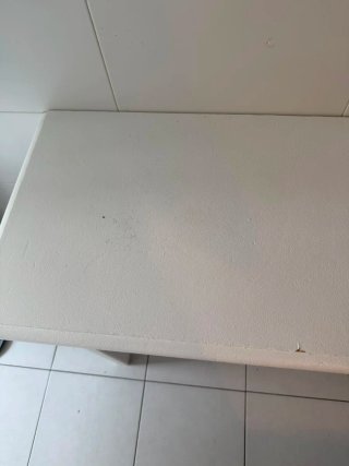 Mesa de cocina blanca de madera