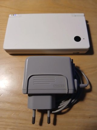Nintendo DSi bianca + alimentatore