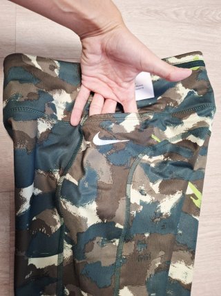 Conjunto deportivo Nike mujer camuflaje