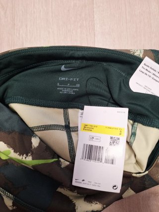 Conjunto deportivo Nike mujer camuflaje