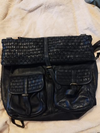 Bolso/Mochila Cuero Negro Tejido