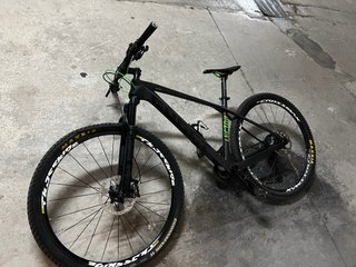 Bicicleta gosht lector MTB Nera e verde
