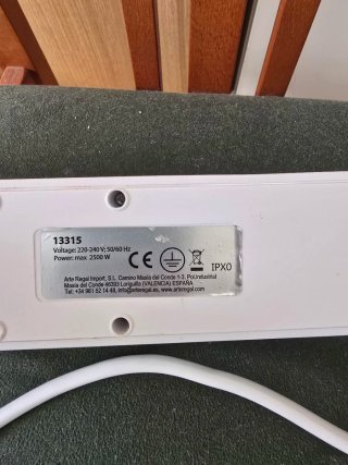 Regleta/alargadera (4 enchufes y 3 conexiones USB)