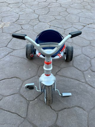 Triciclo infantil estable