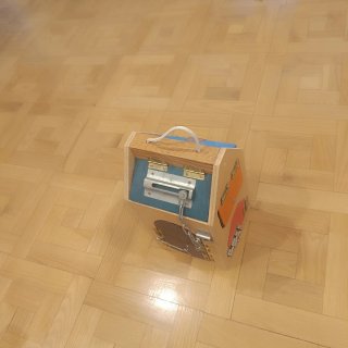 Casita de madera con cerraduras para bebés