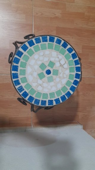 Mesita auxiliar mosaico cerámica y metal