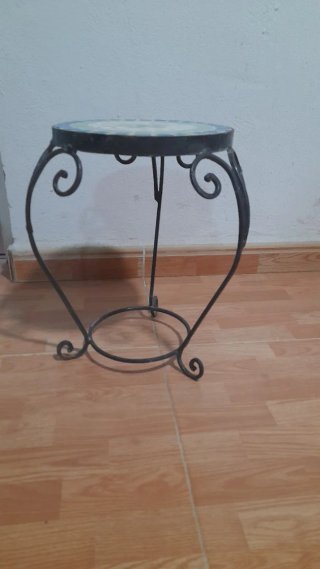 Mesita auxiliar mosaico cerámica y metal