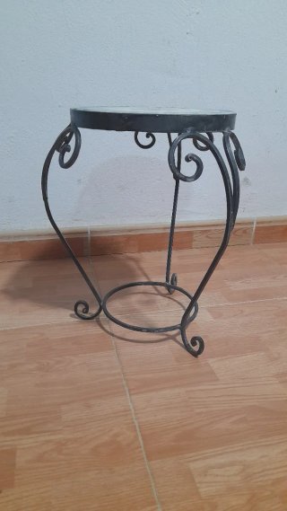 Mesita auxiliar mosaico cerámica y metal