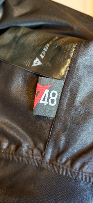 Chaqueta Dainese Talla 48 Negra y Blanca