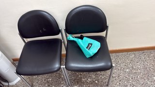 2 Sillas de Sala de Espera Negras y Plateadas