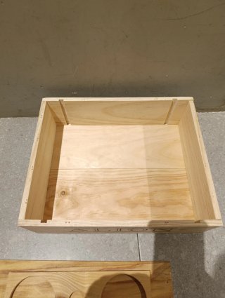 Caja de madera Alion con tapa de la marca Glorioso