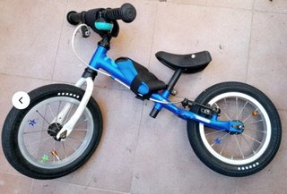 Bicicleta de aprendizaje azul