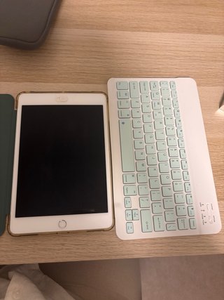 iPad Mini 4 Blanco + Teclado Bluetooth
