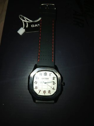 Reloj Gatsby Negro con Detalles Rojos