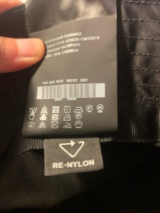 Cappello bucket Prada nero in renylon taglia S