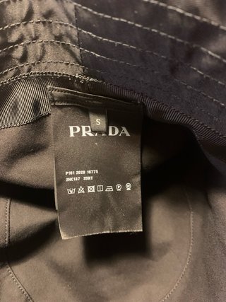 Cappello bucket Prada nero in renylon taglia S
