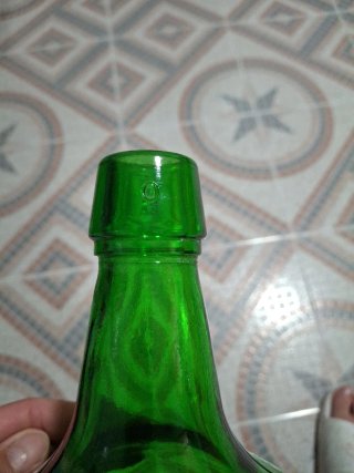 Botella de cristal verde