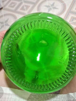 Botella de cristal verde