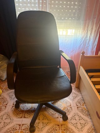Silla de oficina negra