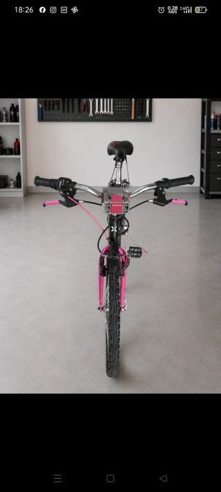 Bicicleta infantil 24 negra con detalles