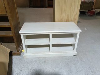Banqueta de madera blanca