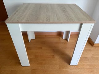Mesa de comedor moderna