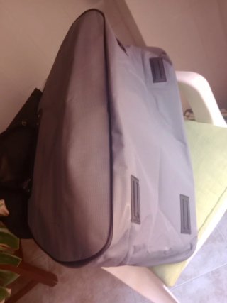 Bolso de viaje gris