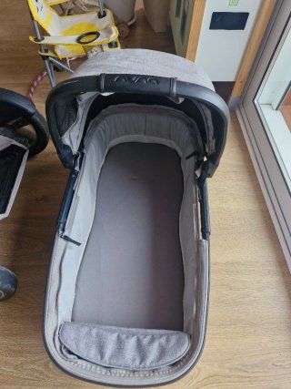Cochecito Nuna Demi Grow,  capazo y silla de paseo