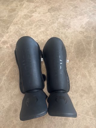 Canilleras Muay Thai VENUM Negras