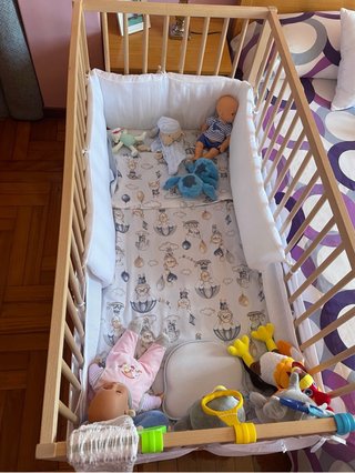 Cuna de madera para bebé