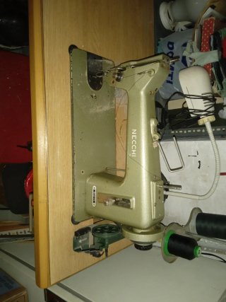 Máquina de coser industrial NECCHI