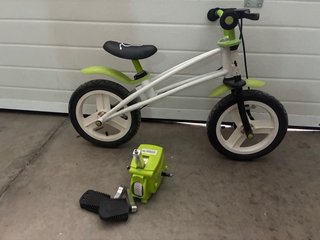 Bicicleta de equilibrio verde