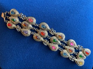Pulsera brazalete dorada y piedras multicolor