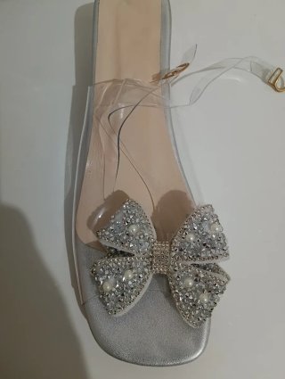 Zapatos plateados niña lazo pedrería
