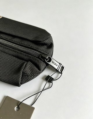 Bolsa Tumi Negra Impermeable Pequeña