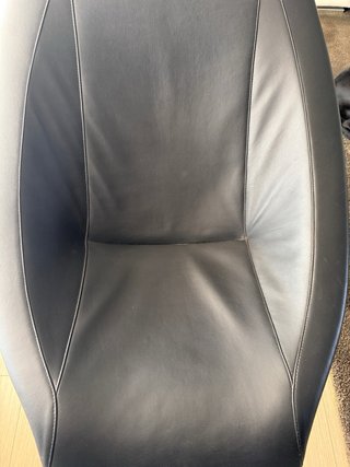 Sillón diseño piel negra y acero cromado