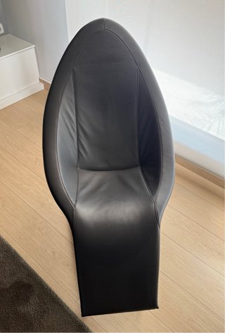 Sillón diseño piel negra y acero cromado